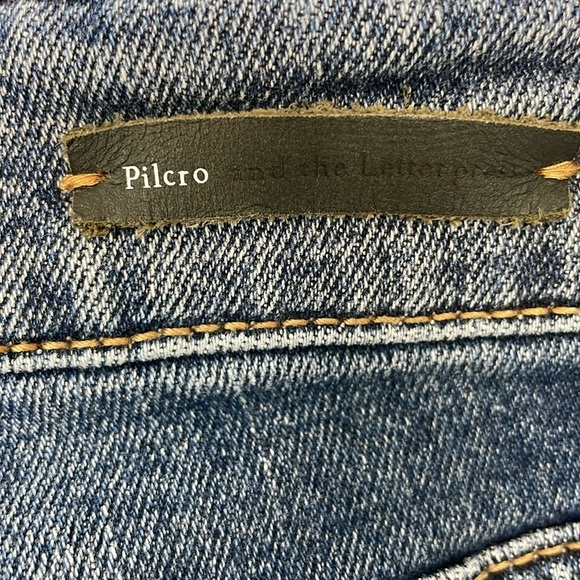 Pilcro and the Letterpress Embroidered Slim Boyfriend Jeans. Size 28. - Picture 11 of 14